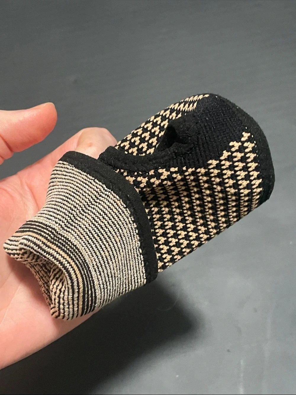 🖤5/$25 wrist compression sleeve